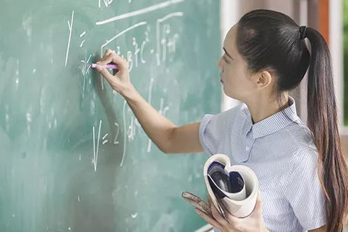  為什么四川教師資格證越來越難考，考的人卻只增不減？